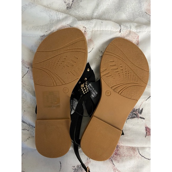 Torrid Black Studded Bow Sandals - Size 6W - Picture 3 of 3